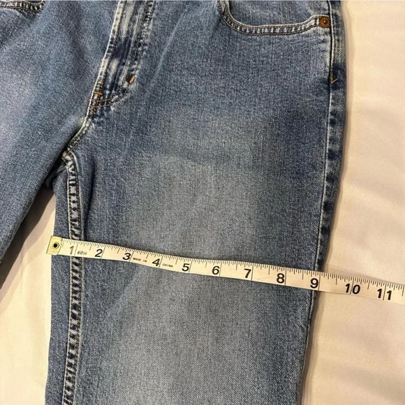 Stylish Blue Jeans with Black Accents - Picture 5 of 7